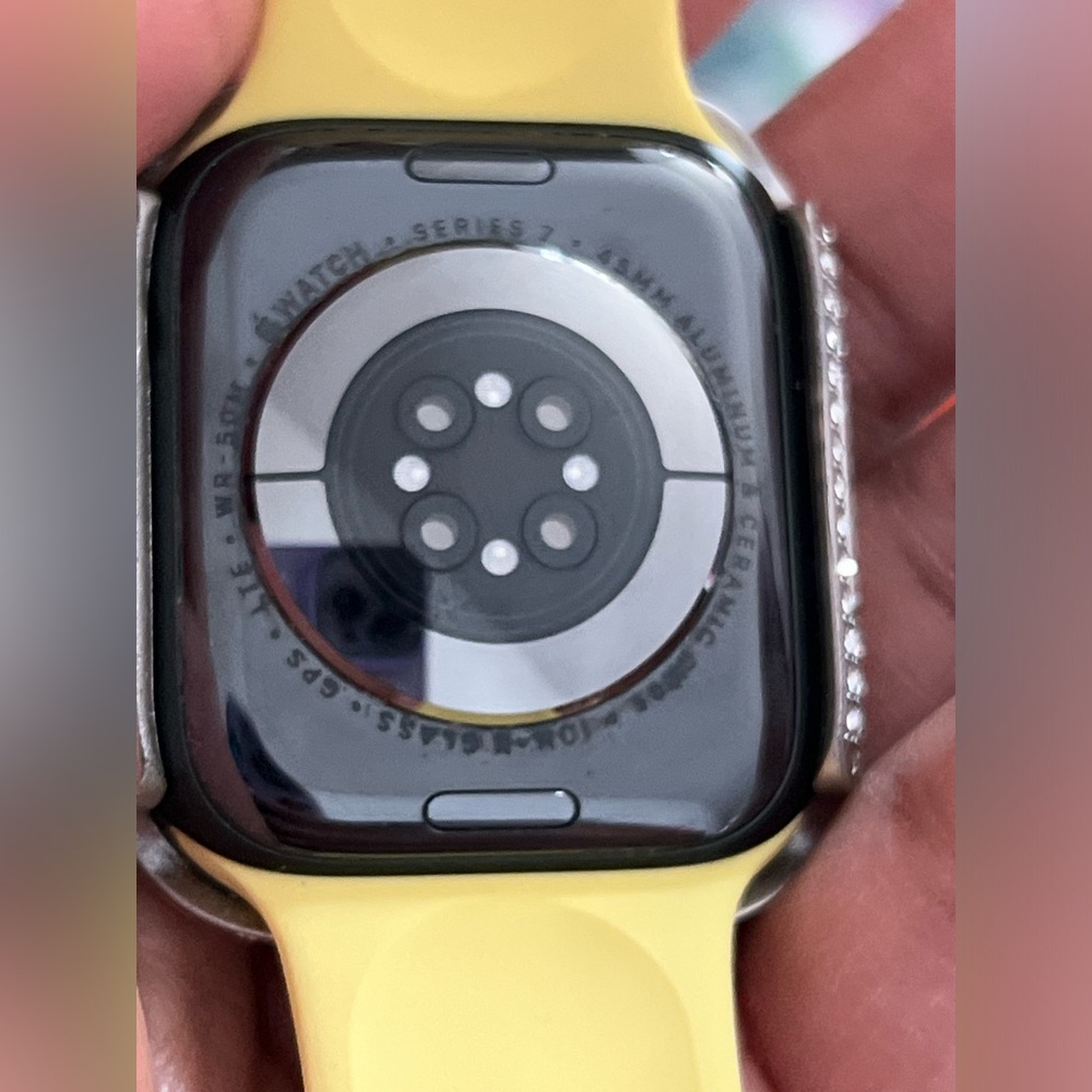 Apple Watch Series 7 - Yellow Band